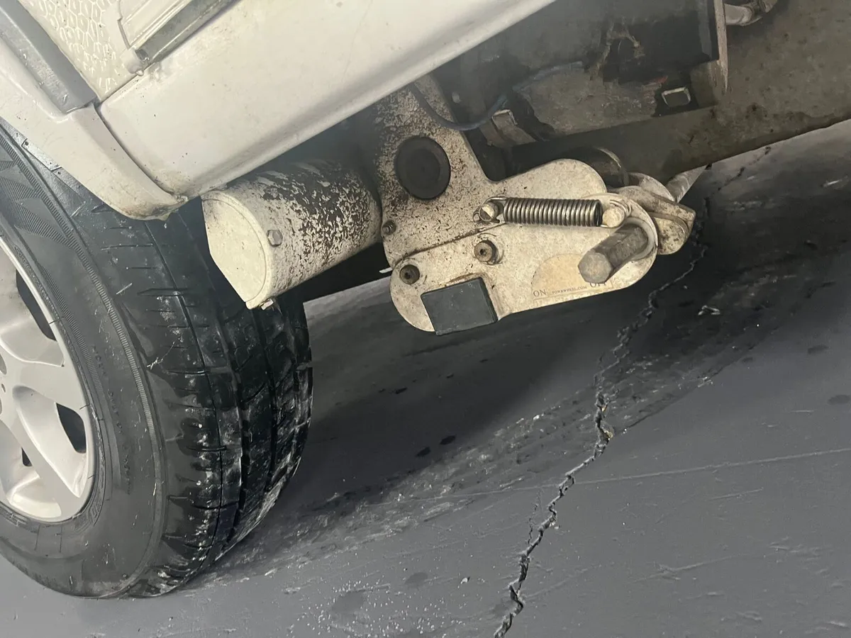 Hobby caravan island bed - Image 3