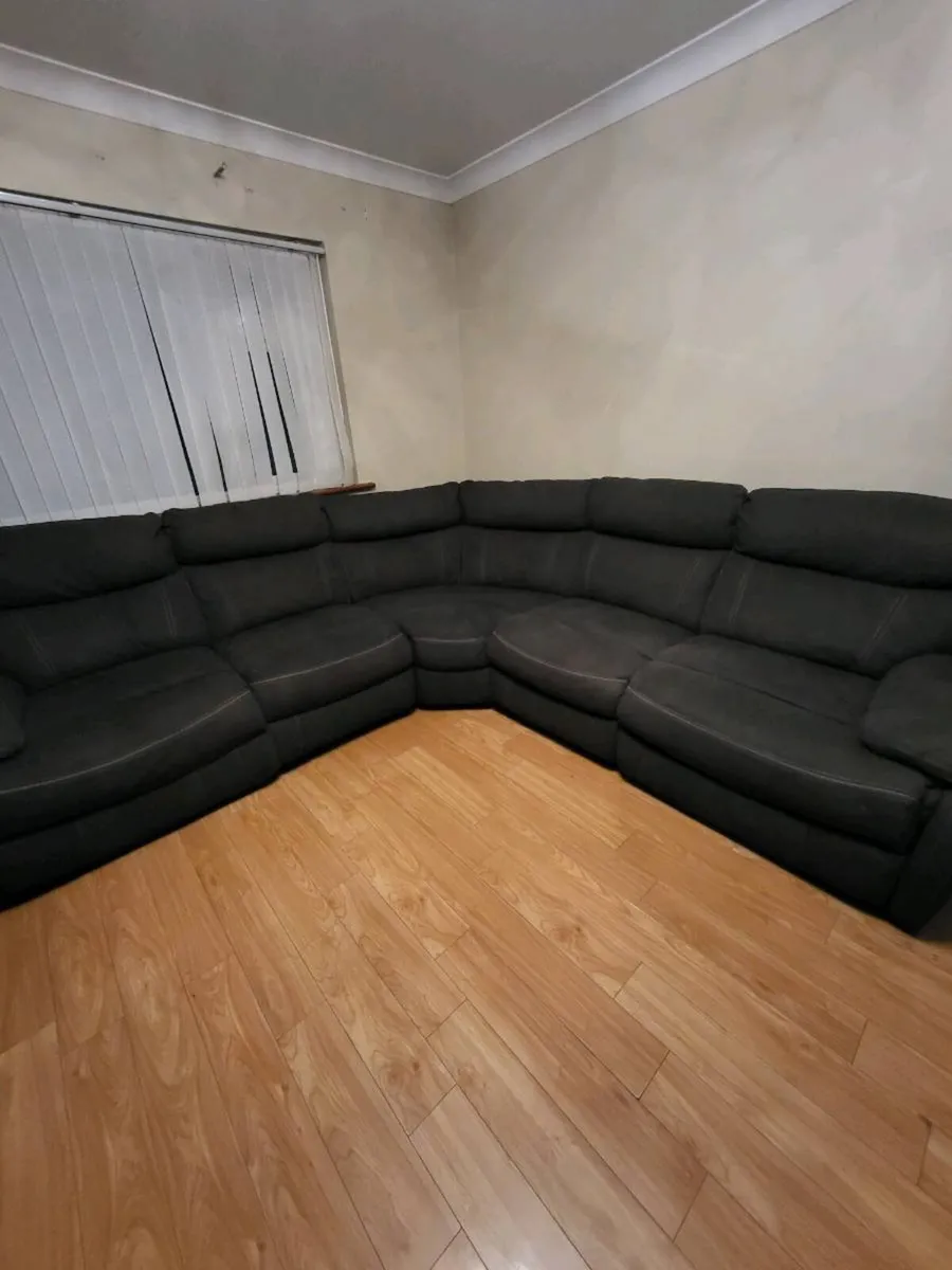 Recliner corner sofa - Image 2