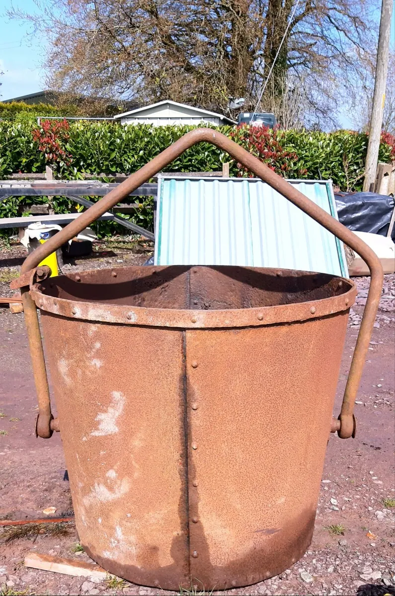 Large metal vessel - Image 3