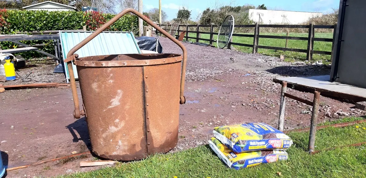 Large metal vessel - Image 1