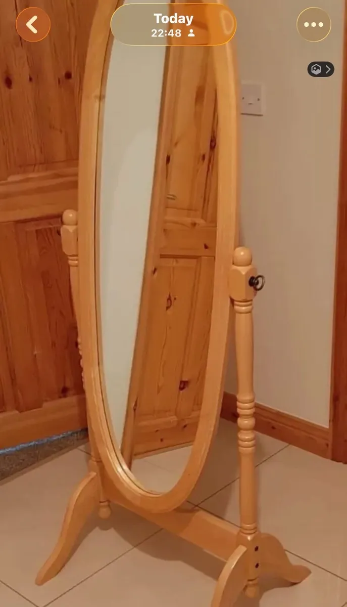 Freestanding mirror
