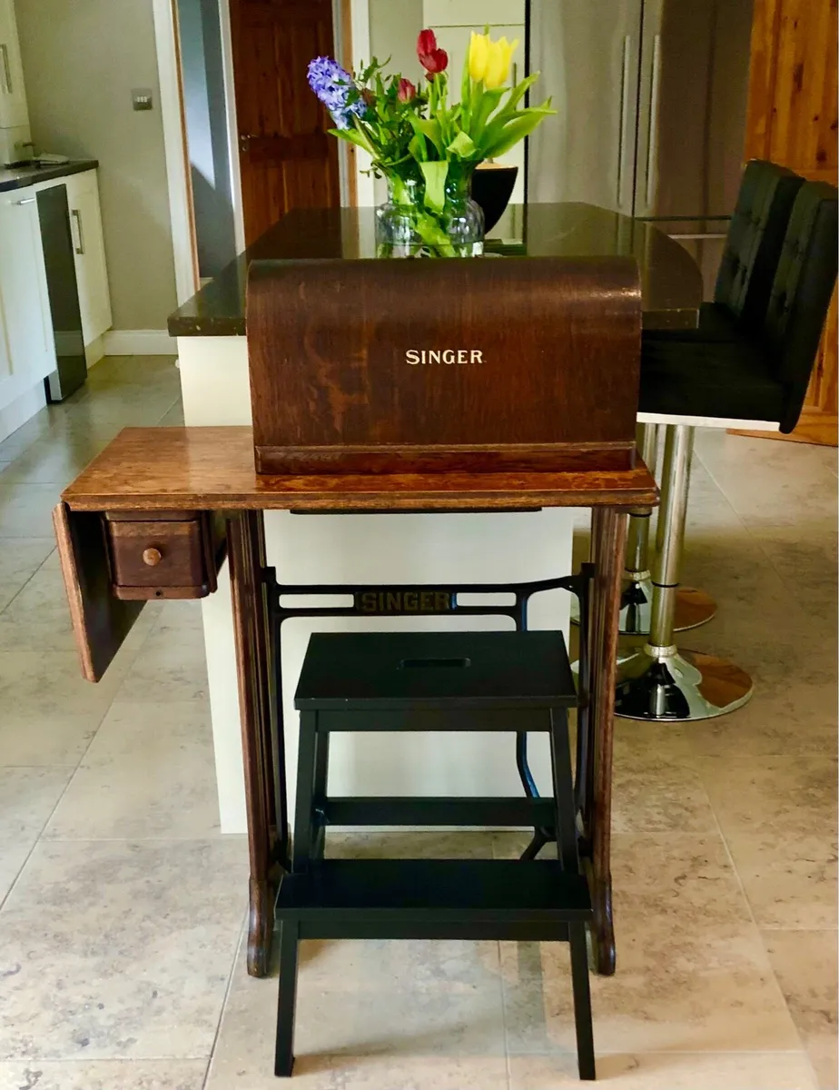 Singer sewing machine - Image 3