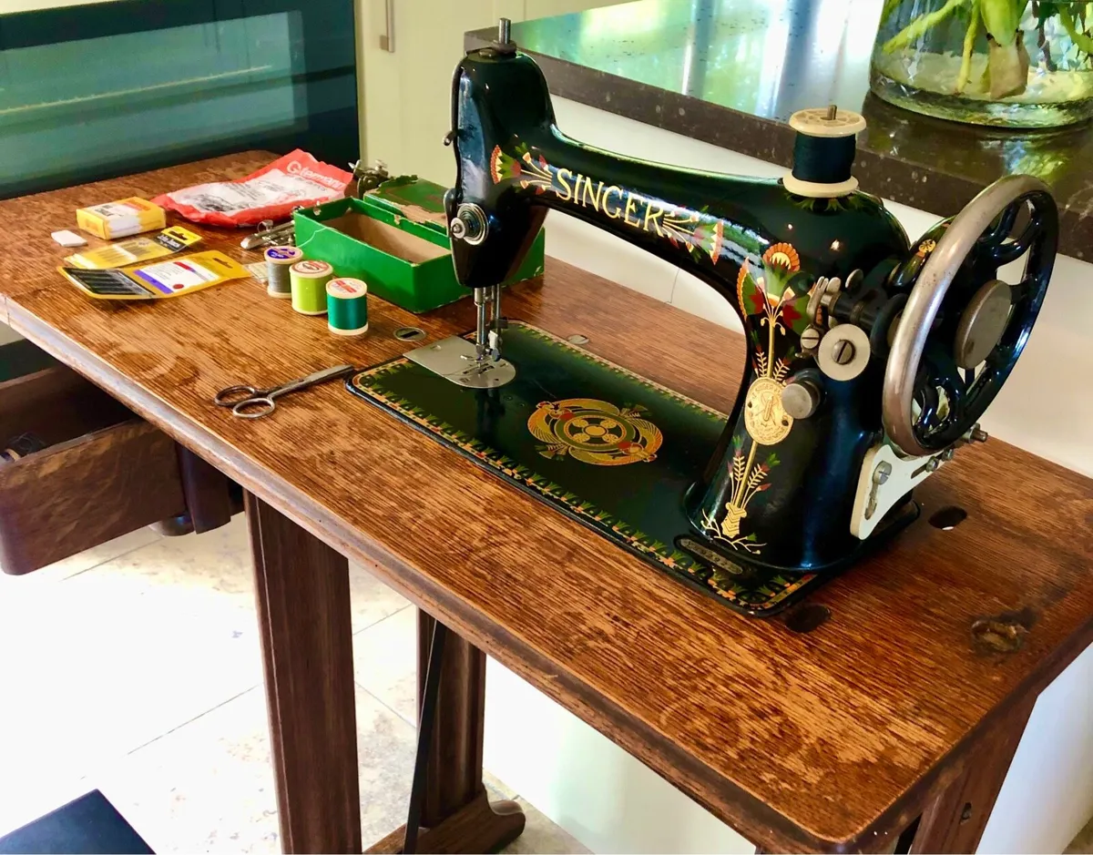 Singer sewing machine - Image 4
