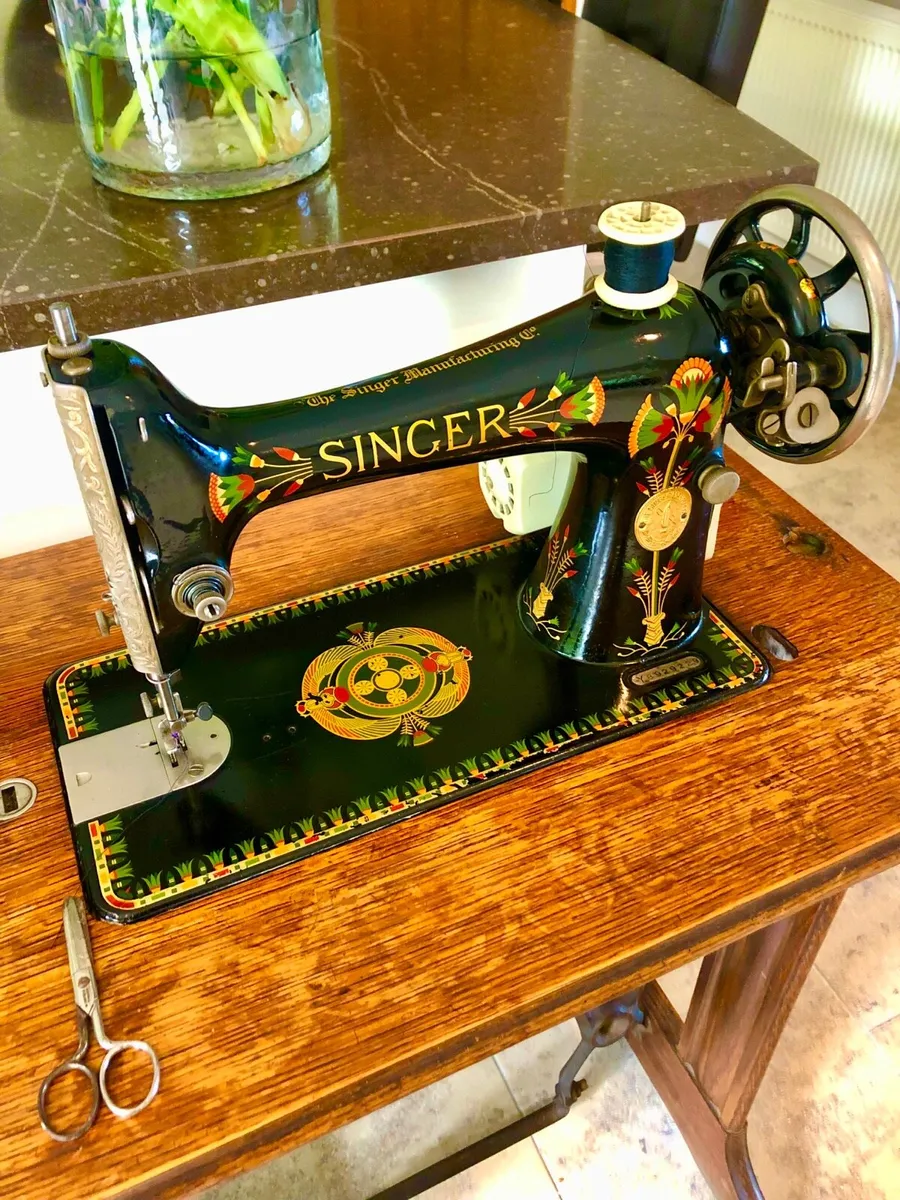 Singer sewing machine - Image 1