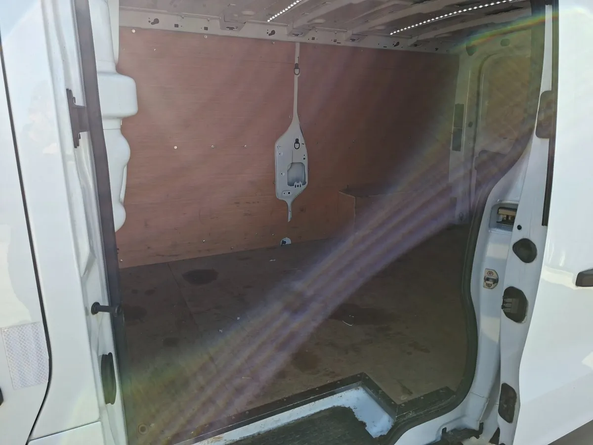 Nissan NV300 2021 - Image 3