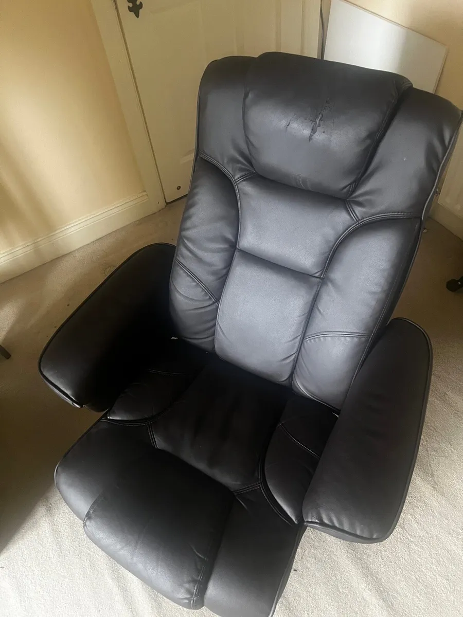 Armchair with swivel functions - Image 1