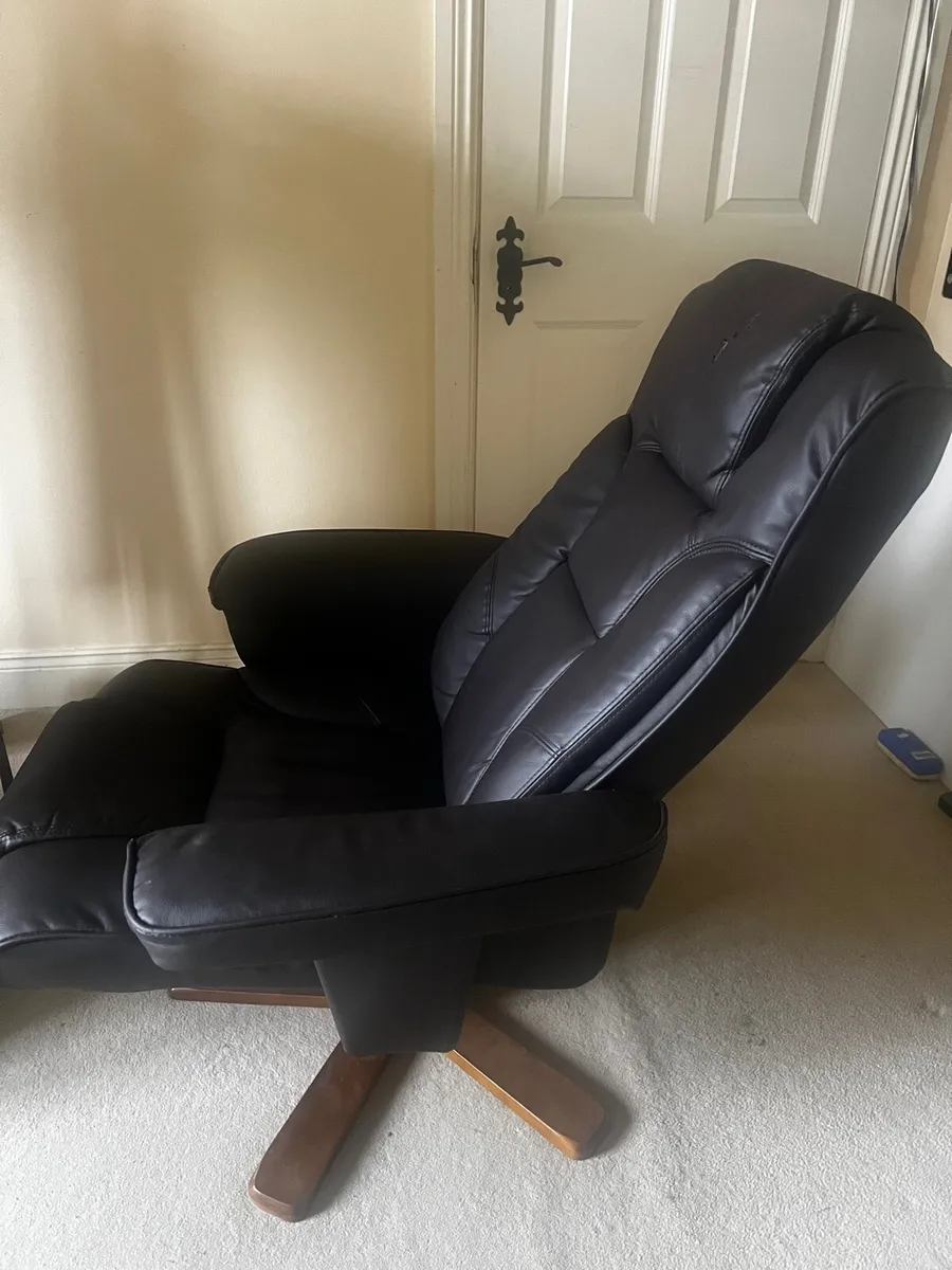 Armchair with swivel functions - Image 2