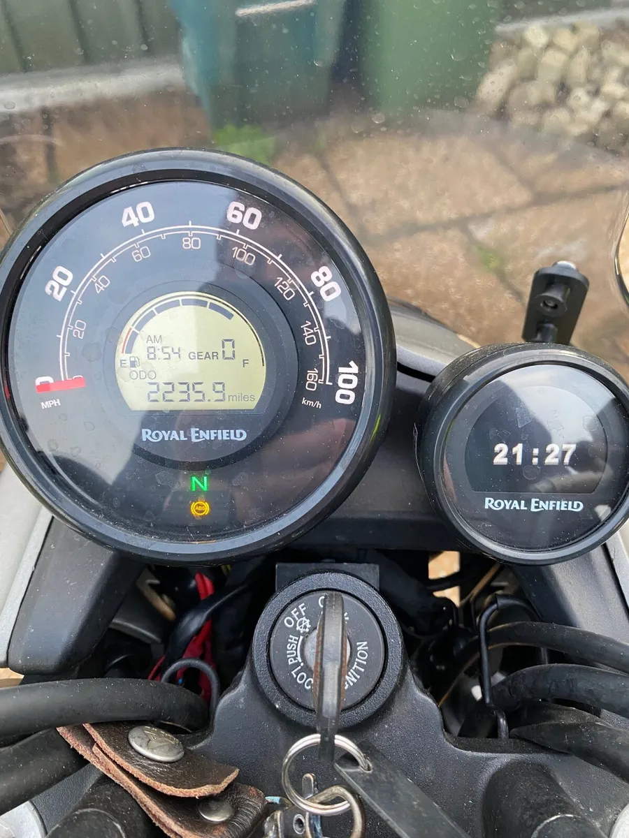Royal Enfield Street Scrambler 411 - Image 2