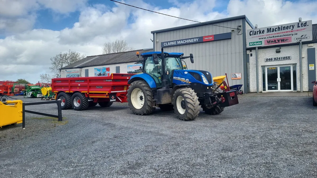 Digger and driver hire - Image 3