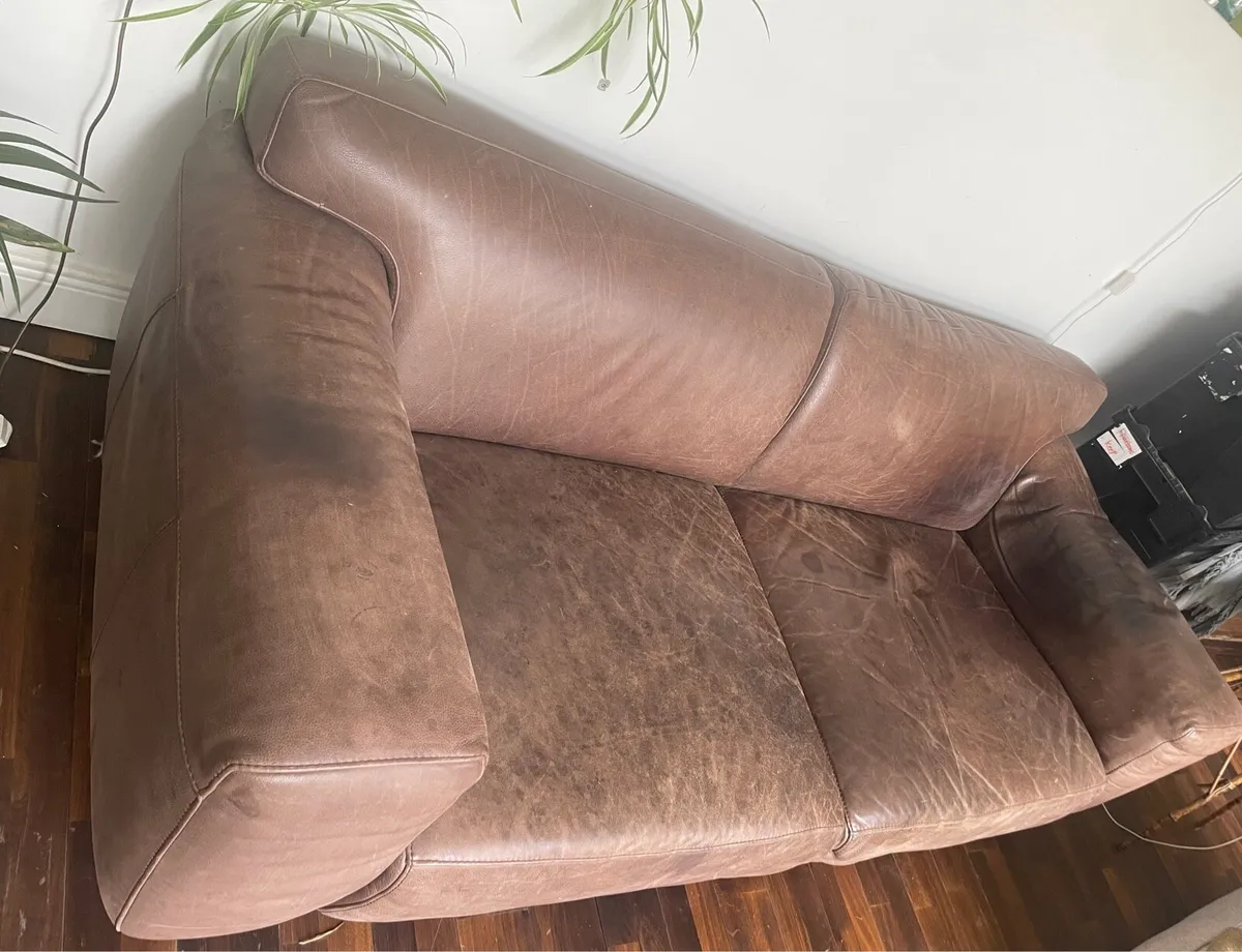 Quality, brown distressed leather couch - Image 3