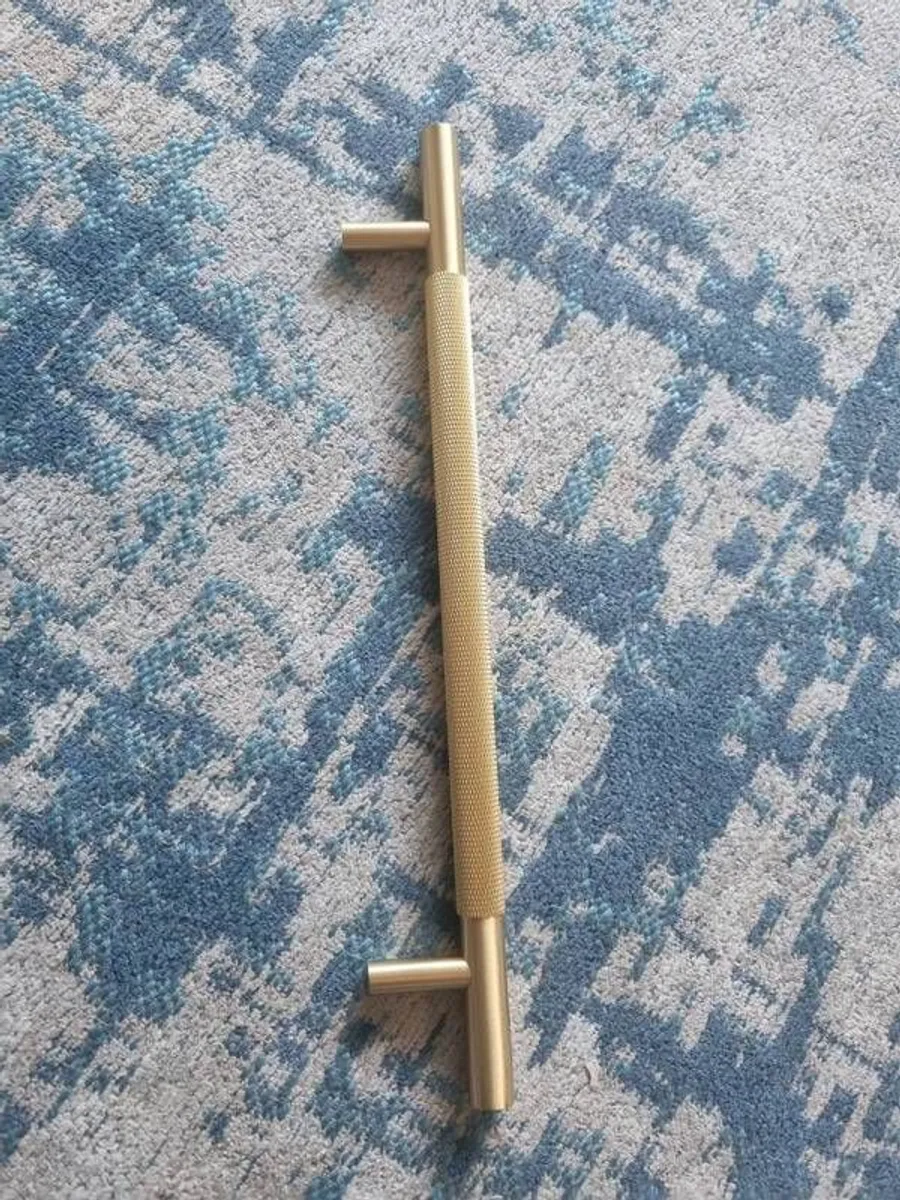 Cabinet/ Kitchen solid brass gold knurled handles x 23 in total - Image 2