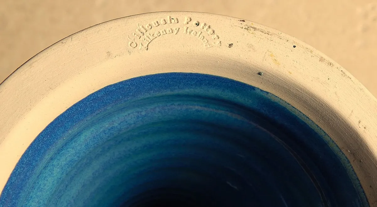 Pair of Studio Cillcuain Pottery Kilkenny Vases - Image 4