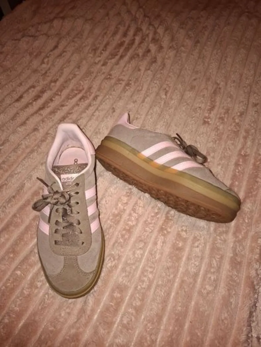 Adidas Runners - Size 5 - Image 4