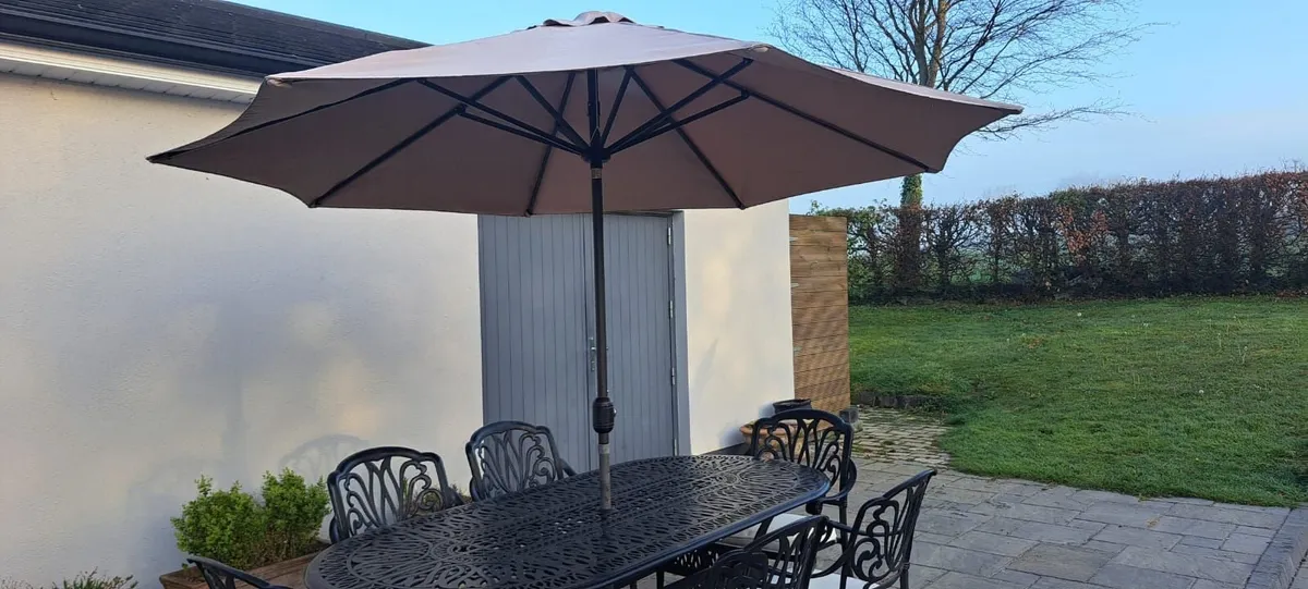 Hartman 6-piece patio dining sets with a parasol - Image 2