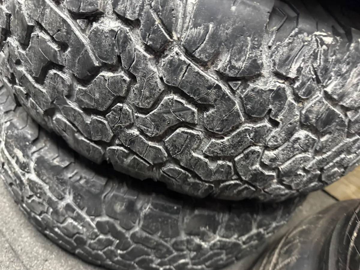 VW ALLOYS + TYRES CAME OFF AMAROK - Image 4