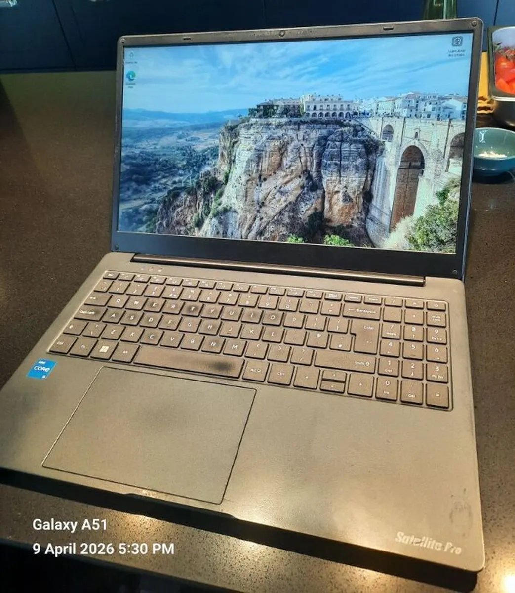 Toshiba DYNABOOK Slimline Notebook Laptop - Image 3