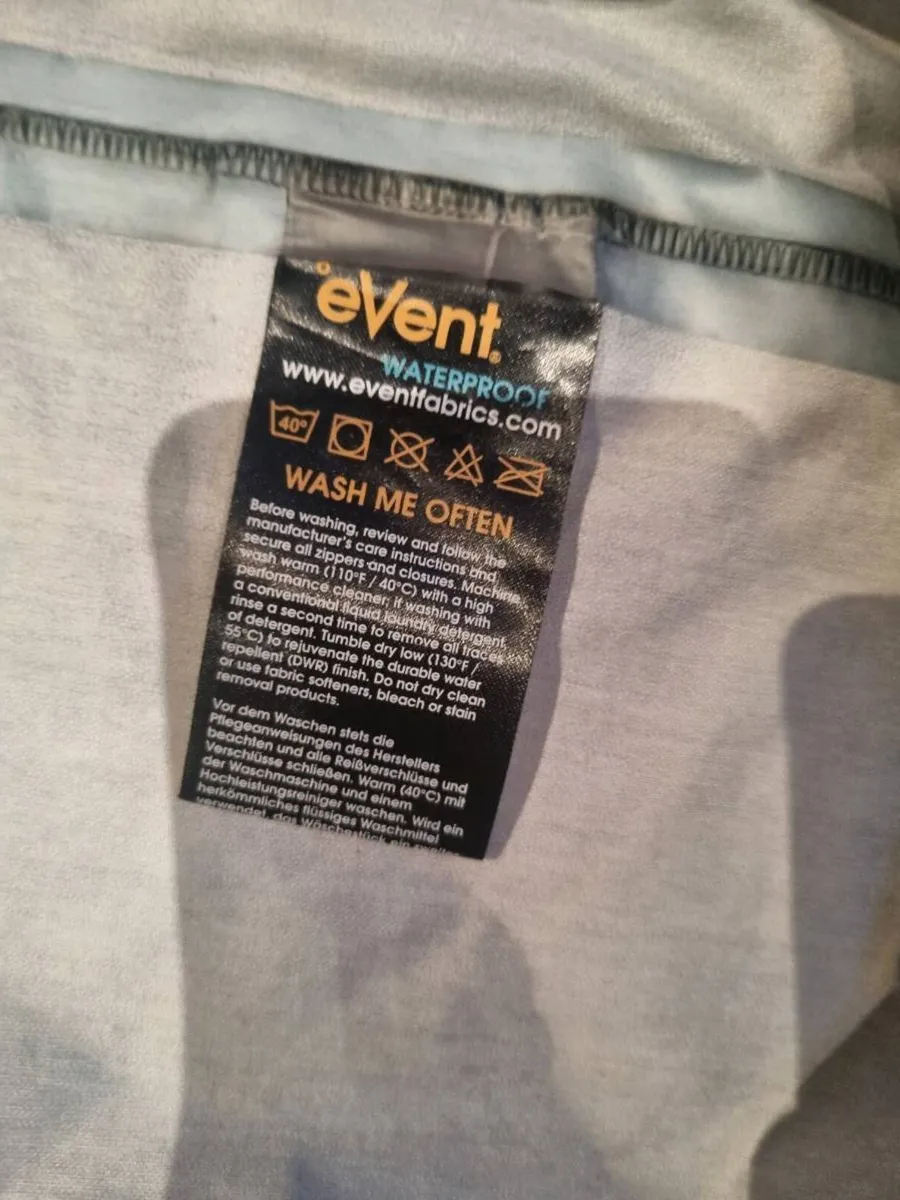 Velo Rain Jacket - Image 4