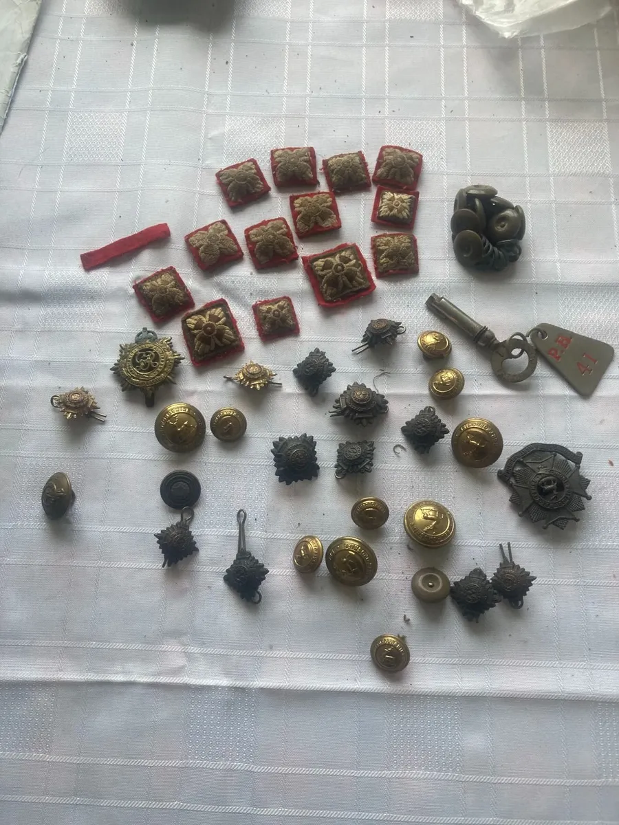 Antique Militaria - Buttons/Badges - Image 1