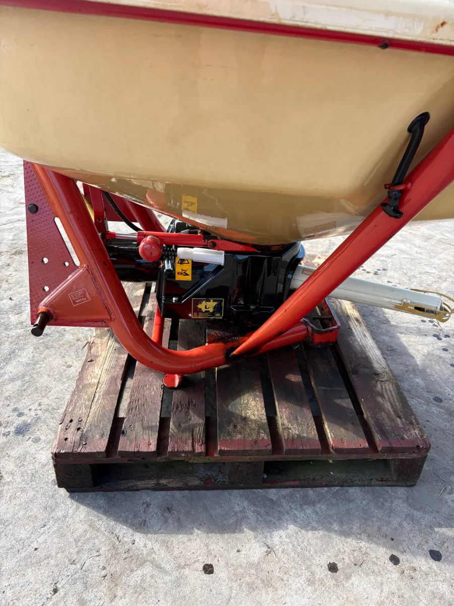 Vicon Fertiser Spreader - Image 4