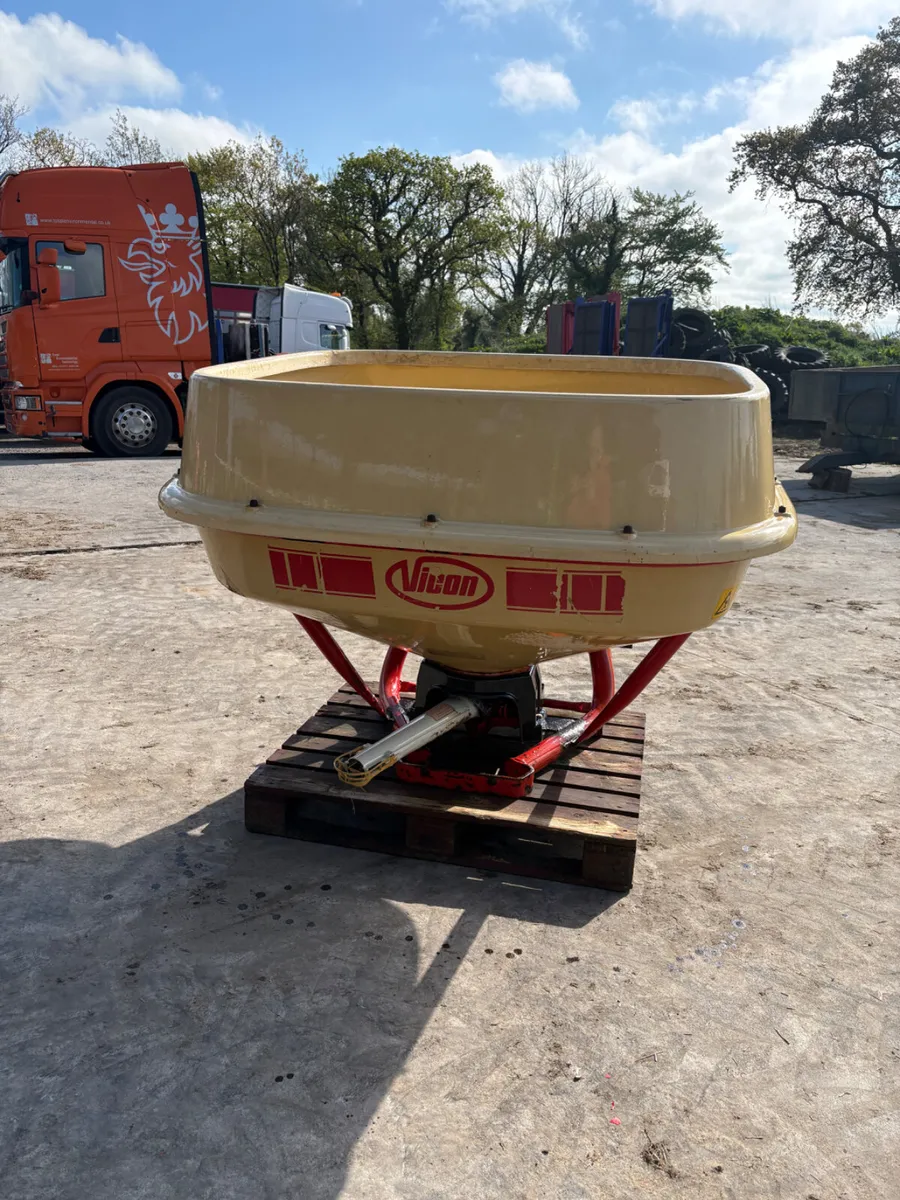 Vicon Fertiser Spreader - Image 1