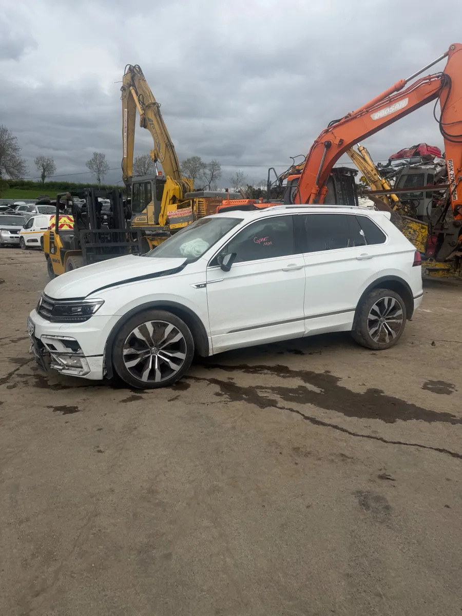 Breaking 2016 Volkswagen Tiguan 2.0 tdi r-line - Image 2