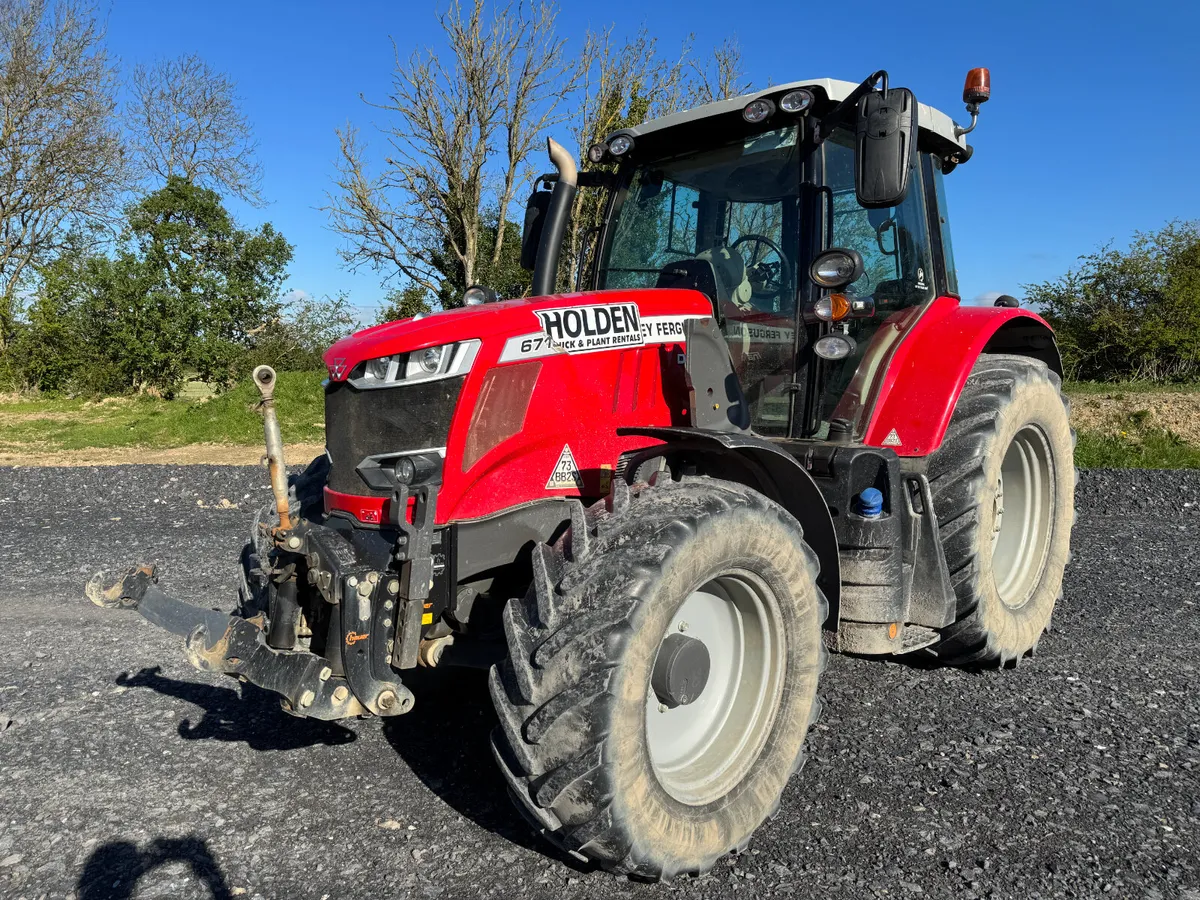 BID ONLINE NOW - UNRESERVED MASSEY FERGUSON 6715S - Image 1