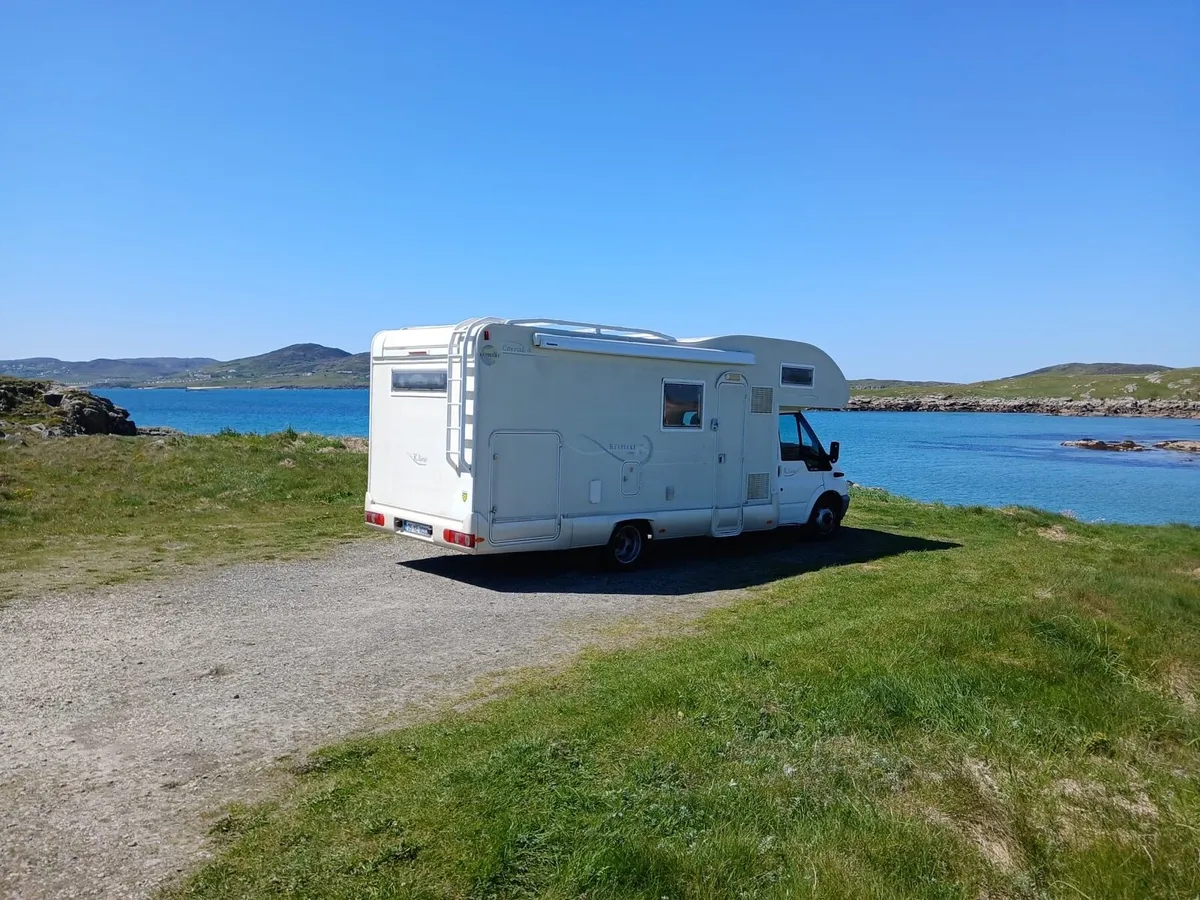 Ford Kentucky Motorhome. 6 berth. - Image 3