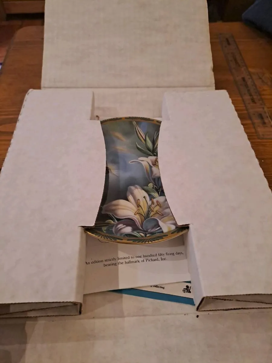 Pickard Collector Plate Hummingbird and Lilies - Image 2