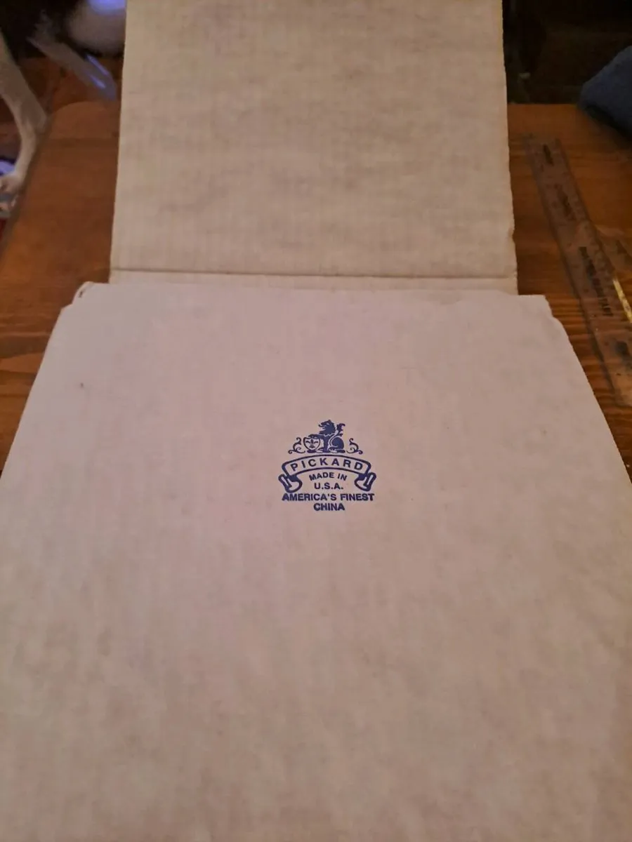 Pickard Collector Plate Hummingbird and Lilies - Image 3