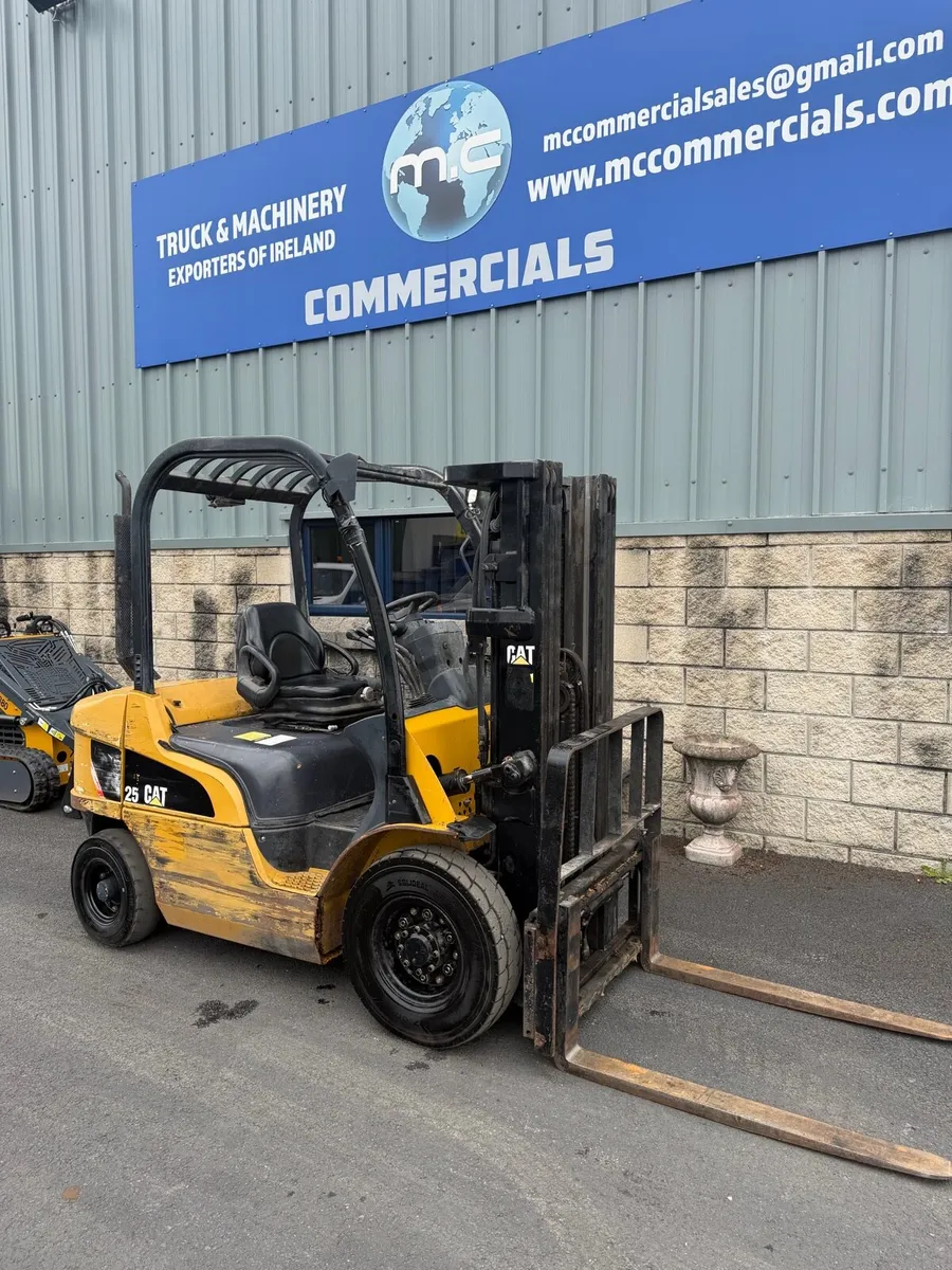 Caterpillar forklift 2.5ton - Image 1