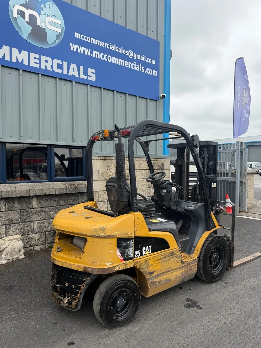 Caterpillar forklift 2.5ton - Image 2