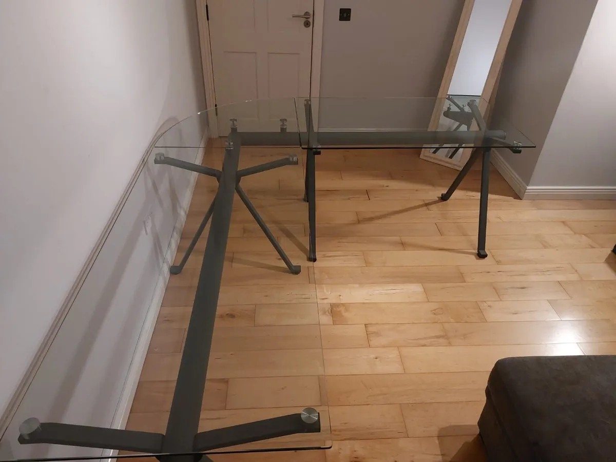 Glass table - Image 3