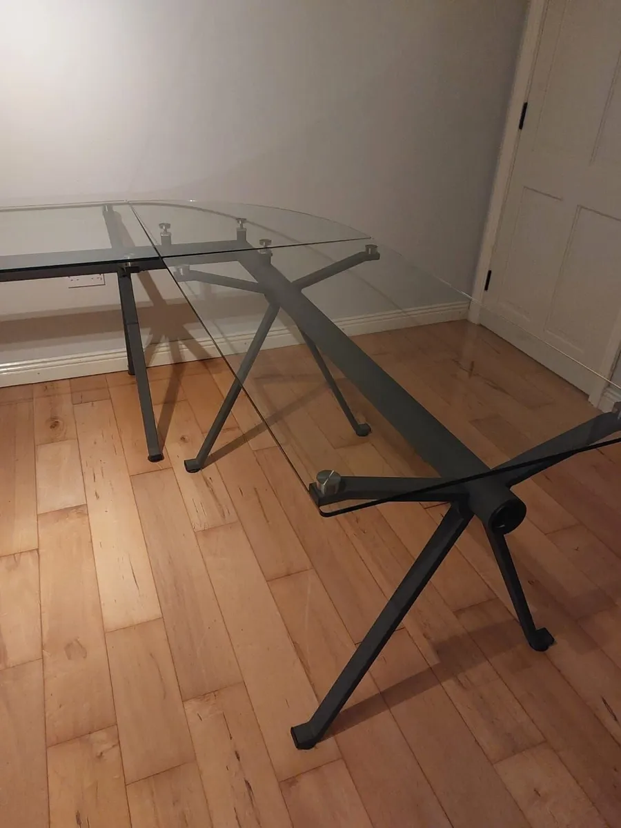 Glass table - Image 4