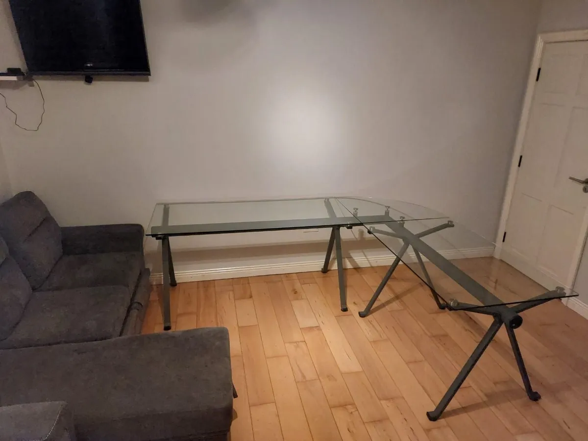Glass table - Image 1