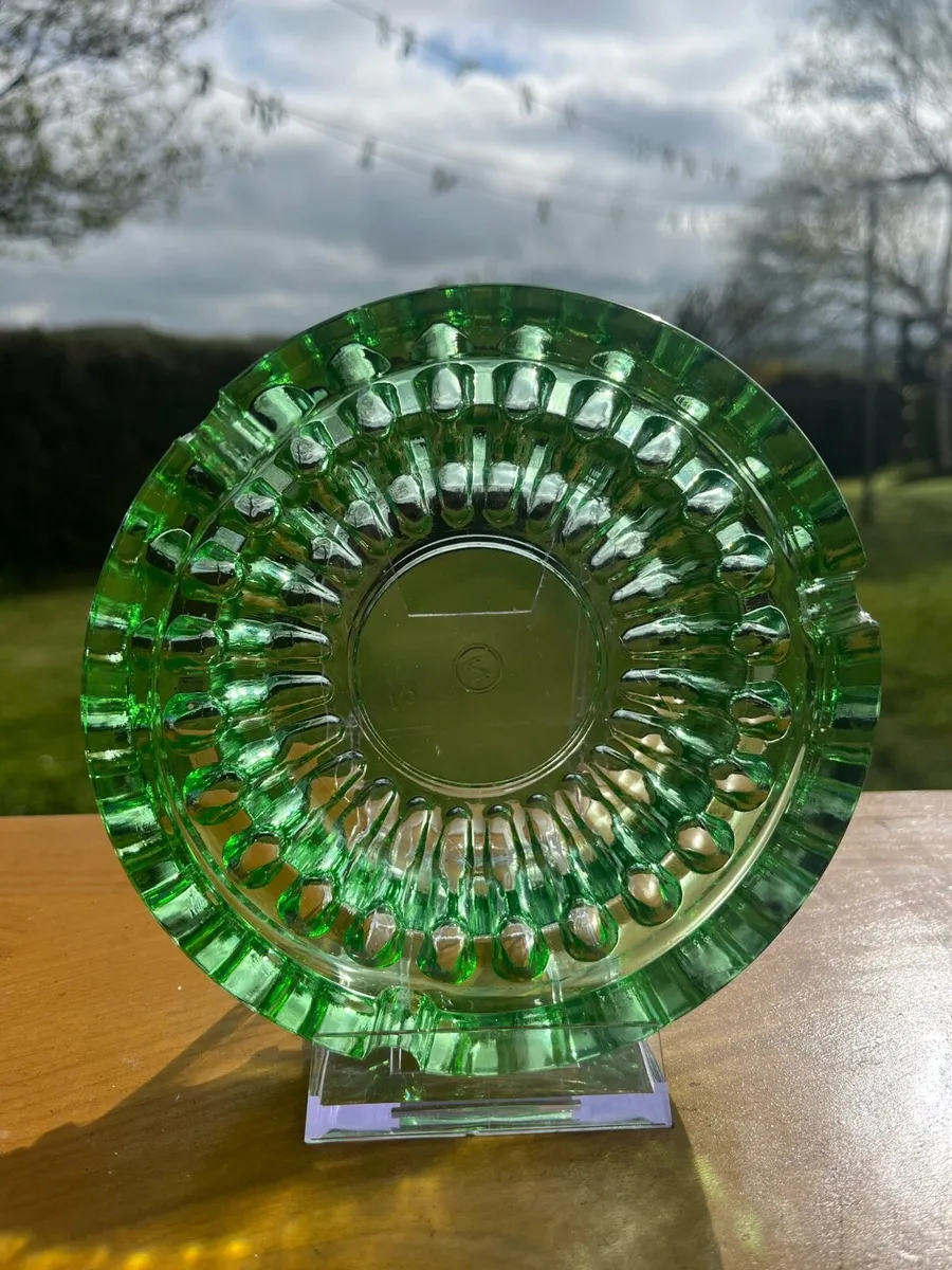 Pair Vinatge ashtrays/trinket dishes - Image 3