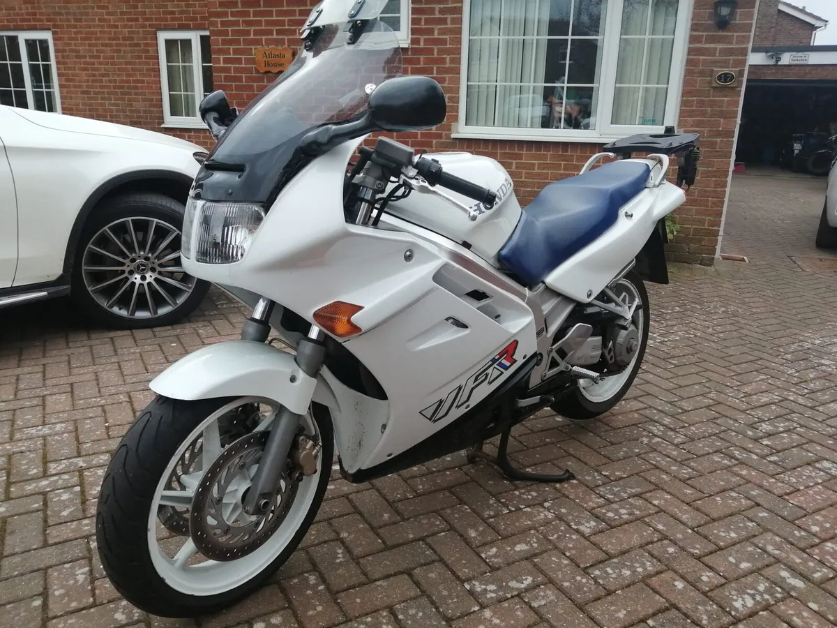 Honda VFR 750 RC36 - Image 1