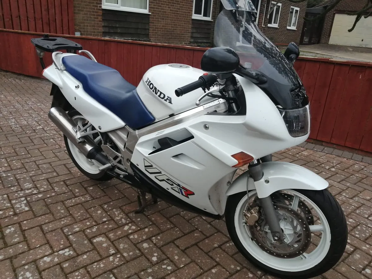 Honda VFR 750 RC36 - Image 3