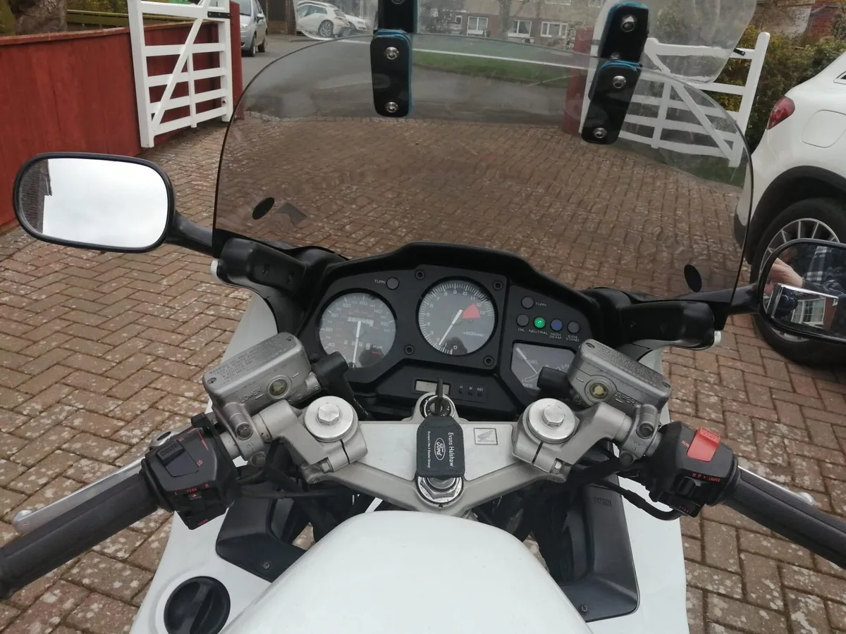 Honda VFR 750 RC36 - Image 4