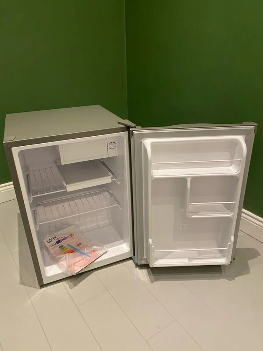 LOGIK Mini Fridge - Image 2