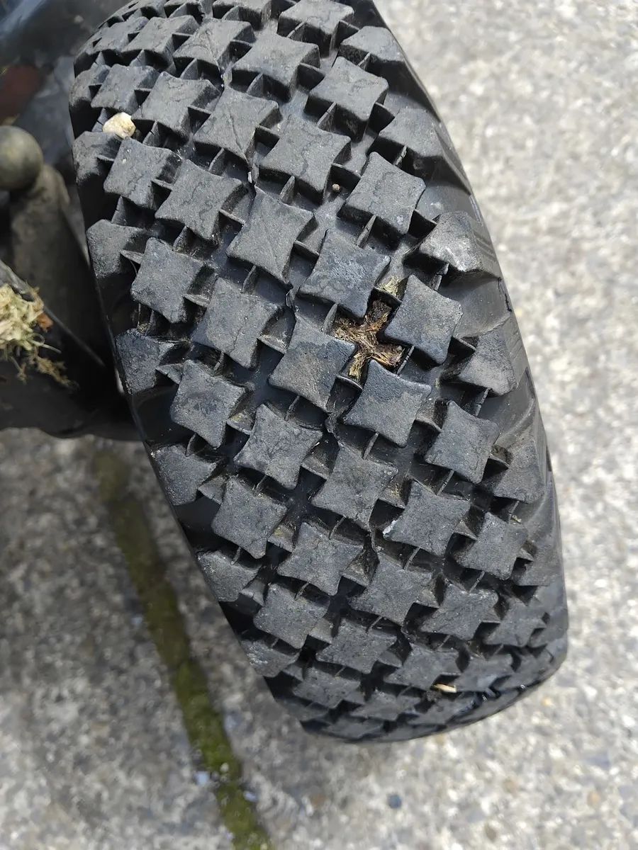 John deere ried on mower running well - Image 4