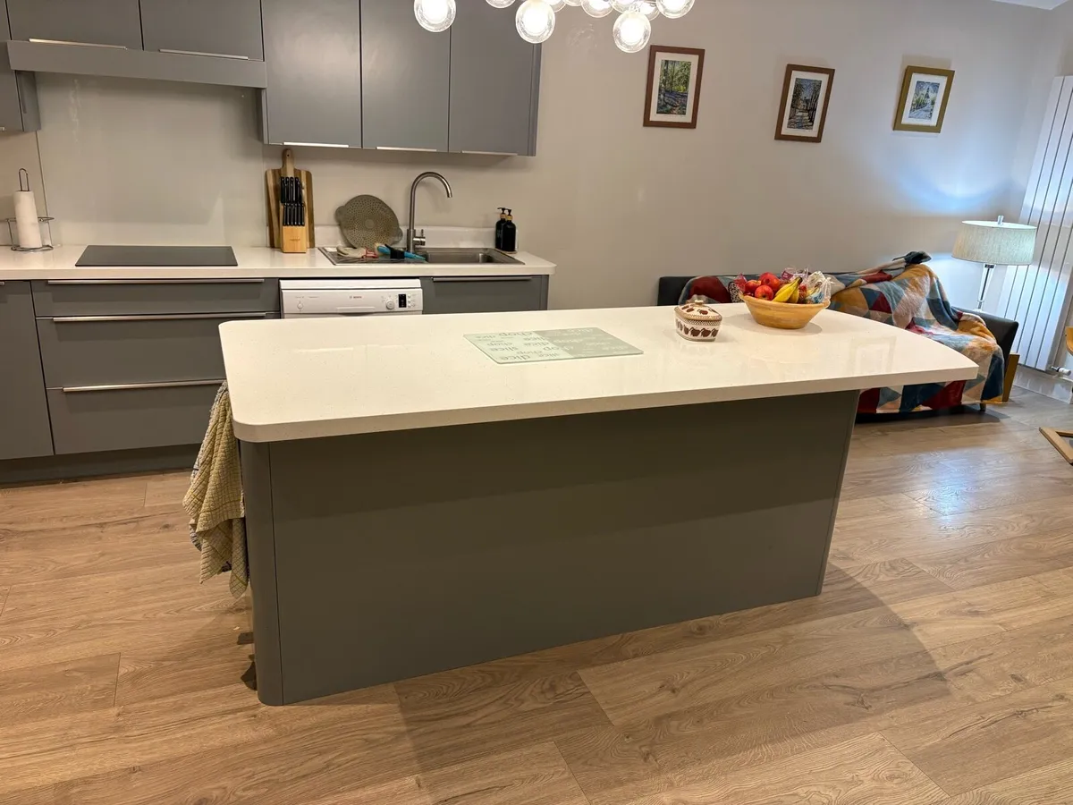 Fitted kitchen - Image 2