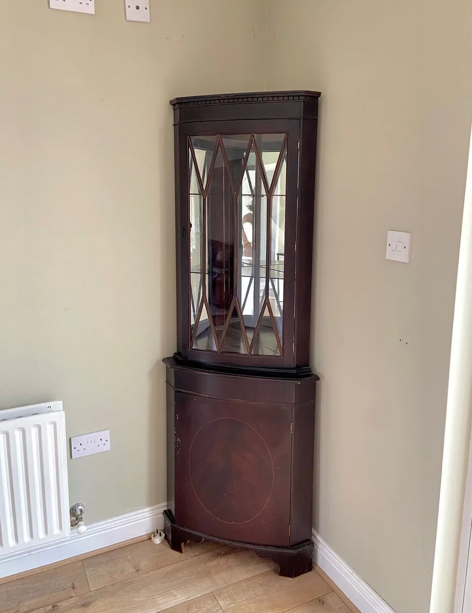Corner display cabinet - Image 1