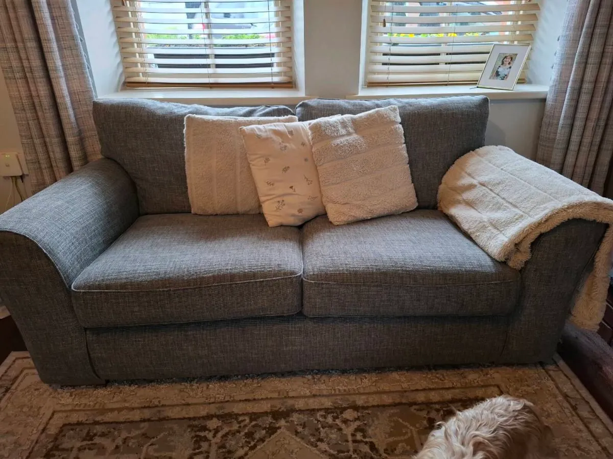 Suite of furniture - Image 2