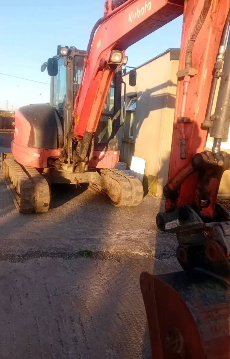 Mini digger hire - Image 4