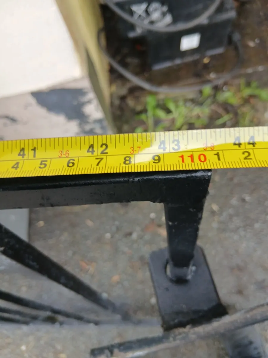 Sat of gates in excellent condition priced - Image 2