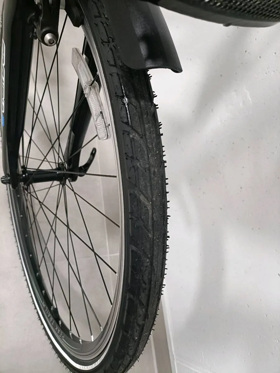 Ladies bike in beautiful condition  size M 15inch - Image 3