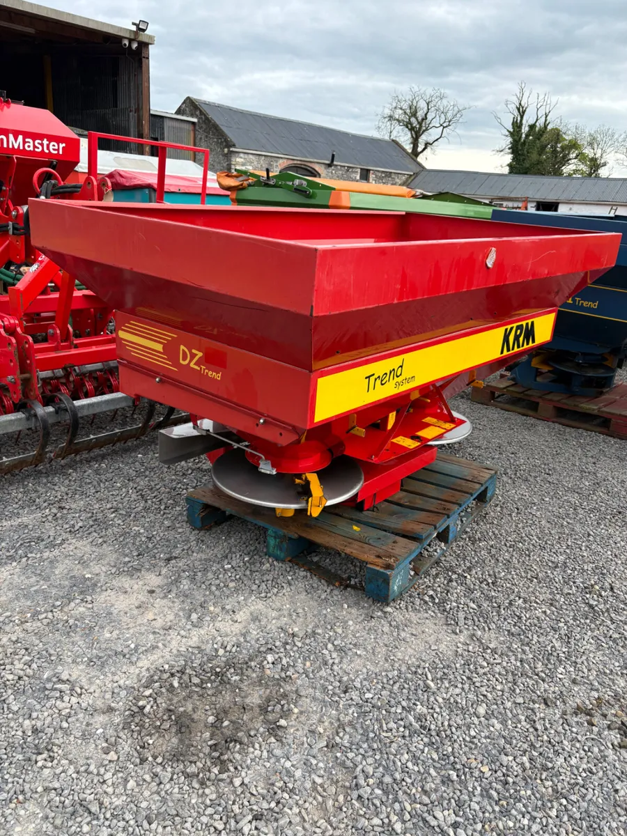 KRM Bogbelle Fertiliser Spreader - Image 1