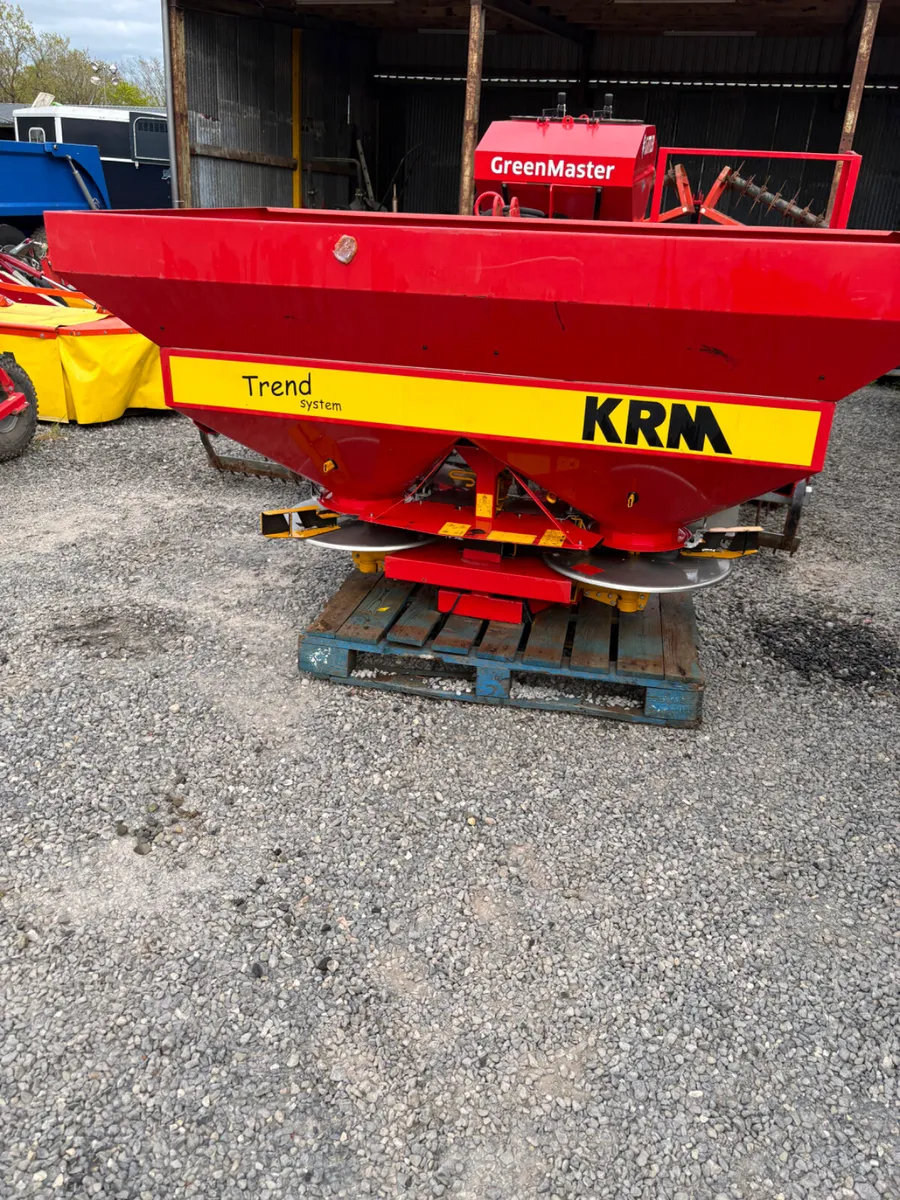 KRM Bogbelle Fertiliser Spreader - Image 2