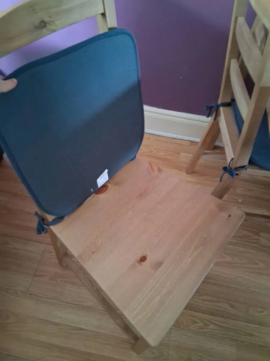 Kitchen table & 4 Chairs - Image 3