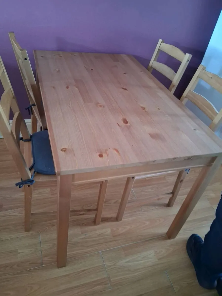 Kitchen table & 4 Chairs - Image 4